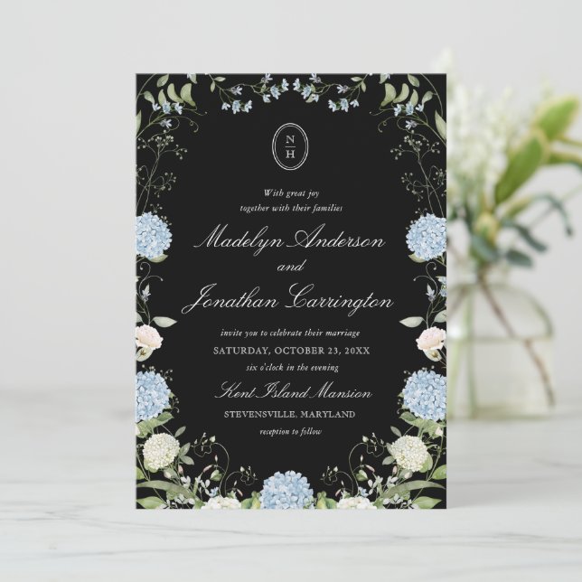 Svart Vit Hydrangea Monogram Bröllopsinbjudan Inbjudningar (Stående Fram)