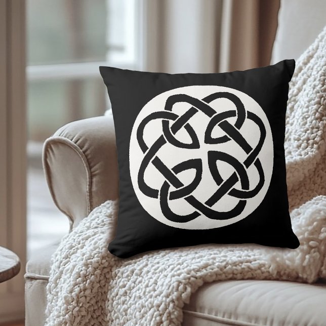 Svart Vit Keltisk Knutmönster Cirkel Symbol Kudde (Skapare uppladdad)