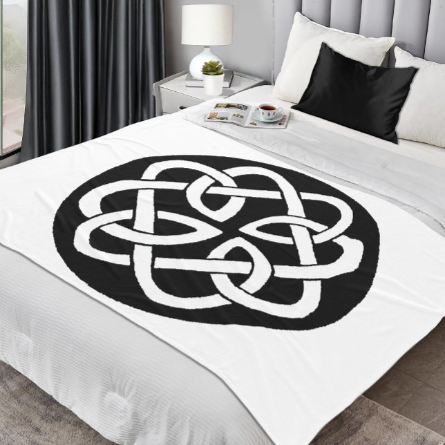 Svart-vit keltisk knutmönster cirkelsymbol fleecefilt (Skapare uppladdad)