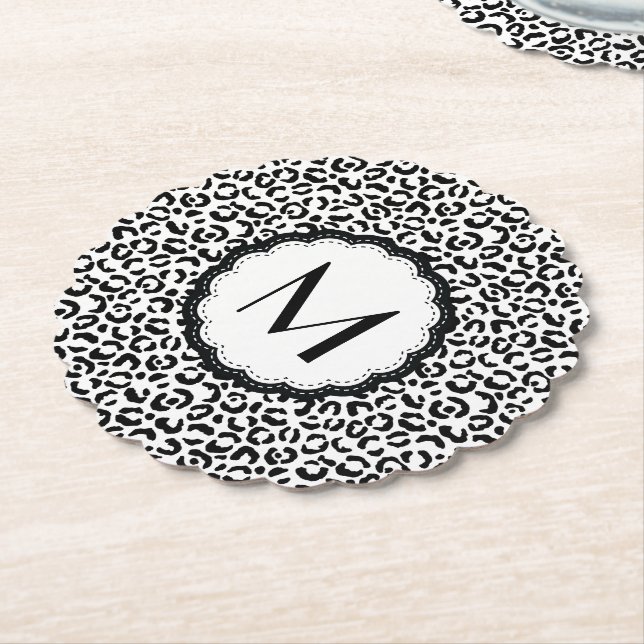 Svart-vit Leopardy Monogram Underlägg Papper (Vinklad)