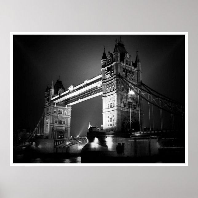Svart Vit London Tower Bridge på natten Poster (Framsidan)