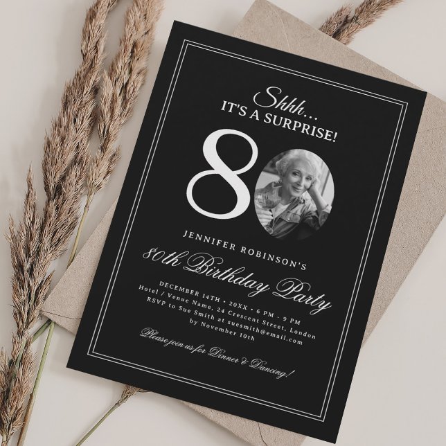 Svart + Vit | Överrasknings 80-årsfest Inbjudningar (Black + White | Surprise 80th Birthday Party Invitation)