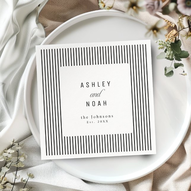 Svart & Vit Randig Elegans Klassisk Bröllop Pappersservett (Black & White Striped Elegance Classy Wedding Napkins)