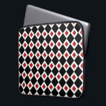 Svart, vit, Röda diamanten Mönster Laptop Fodral<br><div class="desc">En snyggt grafik mönster av förreglande svarta och vita diamantformer. Varje vit romb innehåller en liten röd romb som lägger till djup i den ursprungliga designen. Digitalt skapat bild. Copyright © 2013 Claire E. Skinner. Alla rättigheter förbehållna.</div>