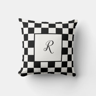 Svart & vit rutig design med monogram kudde