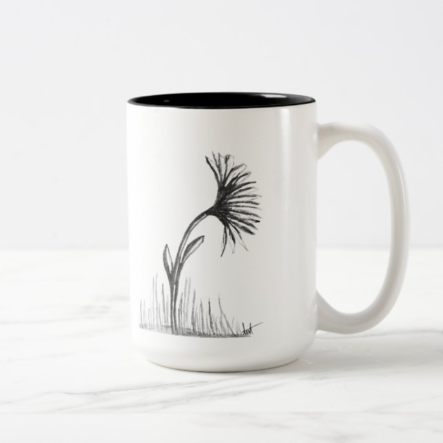 Svart-vit skiss av blomma på kaffemugg (Höger)