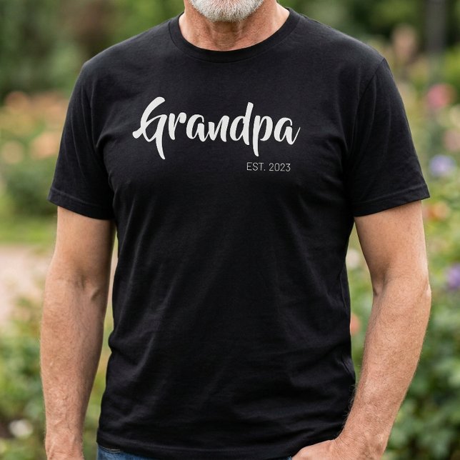 Svart Vit Skript Etablerad Farfar T Shirt (Black White Script Established Grandpa)