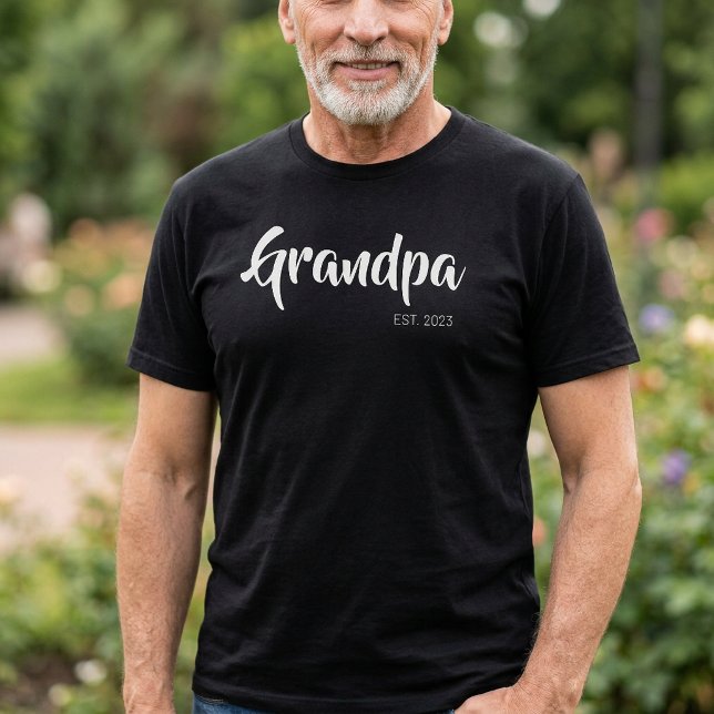 Svart Vit Skript Etablerad Farfar T Shirt (Black White Script Established Grandpa)