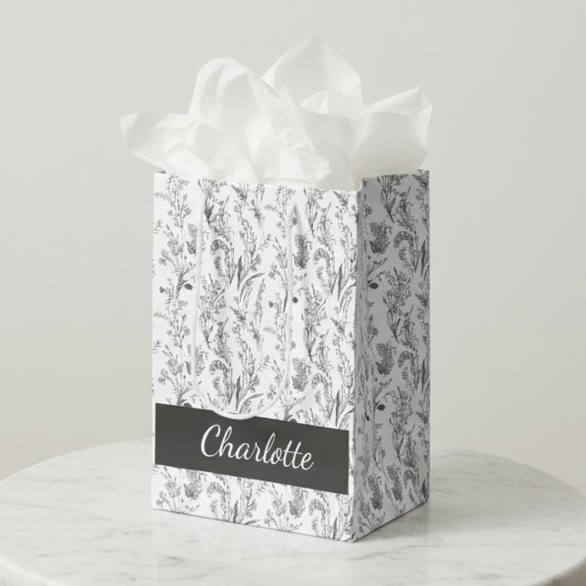 Svart Vit Toile Blommig Anpassat Namn (black and white toile floral custom name gift bag with elegant chic pattern)