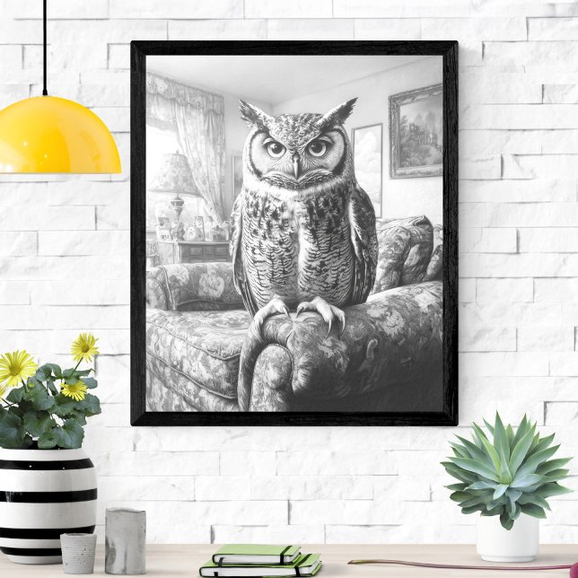 Svart-vit uggla på vardagsrumsstol illustration poster (Skapare uppladdad)