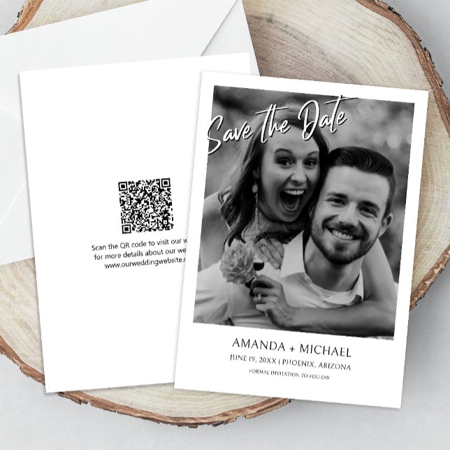 Svart | Vitfoto QR-kod Bröllop spara datum Inbjudningar (Cherish the moment and announce your day with our captivating photo Save the Date invitation.)