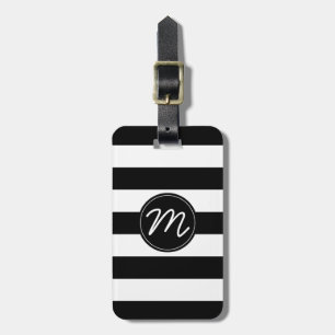 Svart- & vitrand med den svart monogramen bagagebricka
