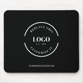 Svart webbplats med vit logotyp i Anpassningsbar Musmatta