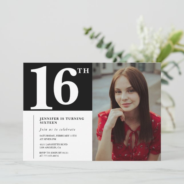 Svarta 16-års inbjudningskort Modern Chic Foto (Stående Fram)
