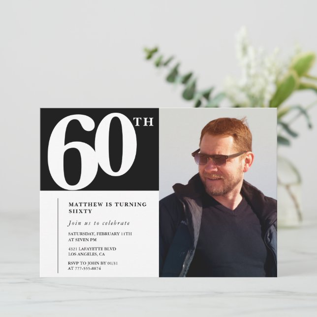 Svarta 60-års inbjudningskort Modern Chic Foto (Stående Fram)