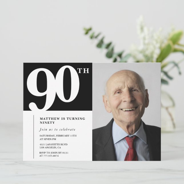 Svarta 90-års inbjudningskort Modern Chic Foto (Stående Fram)