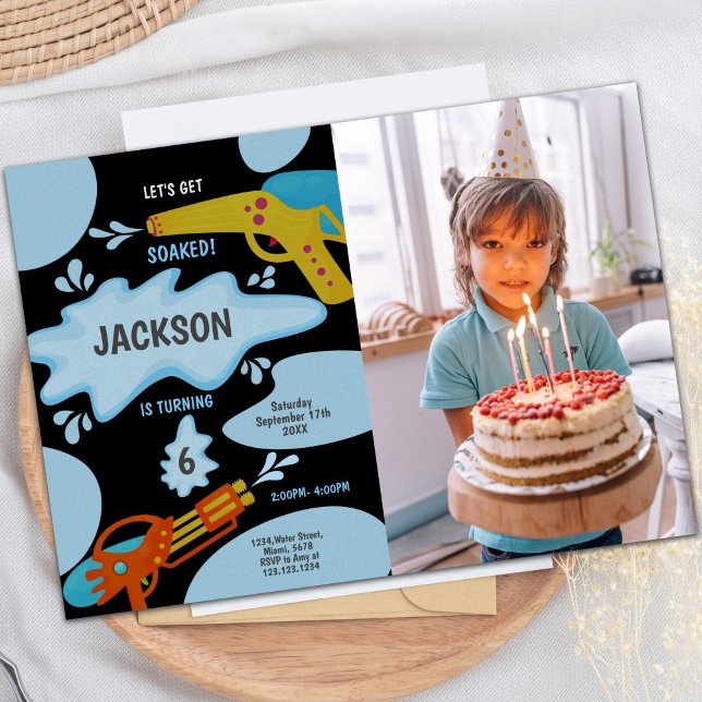 Svarta blåa Gun-inbjudningar från Vatten med foto Inbjudningar (Black Blue Water Gun Invitations with photo)