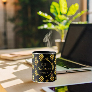 Svarta guld-ananas-familjen namn mugg