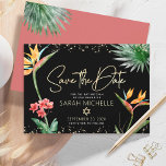 Svarta Guld Tropiska Bat mitzvah Blommigten Handfl Spara Datumet<br><div class="desc">Se till att alla dina vänner och släktingar kan fira din dotters milstolpe Bat mitzvah! Skicka ut den här chicen, personligen "Spara datummeddelande". Fläktande, färgstarka, tropiska vattenfärgfåglar av paradisblommor, handskrivet faux guld-skript, David- och glitter-stjärnor, tillsammans med modern sans serif-typ, täcker över en dramatisk, svart bakgrund. Ytterligare vattentorkare handflatan löv och...</div>
