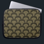 Svarta havet och Guld Posh Deco Fläkt Mönster Laptop Fodral<br><div class="desc">Den här fantastiska konsthälvorna för deka-motivet har en svart bakgrund från guld fläkt mönster.</div>