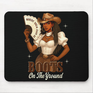Svarta historiska stövlar på marken Cowgirl väster Musmatta