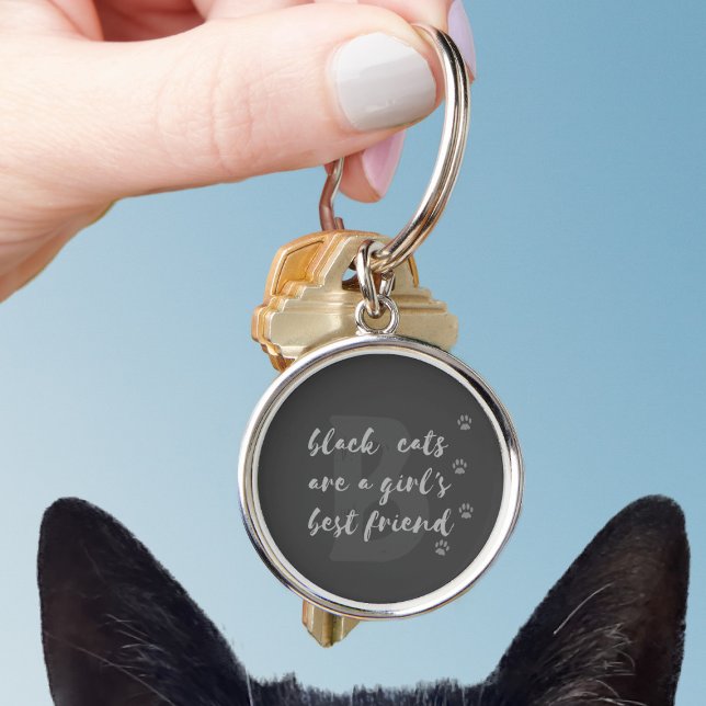 Svarta katter är en nyckelkedja för bästa Anpassni Rund Silverfärgad Nyckelring (if your best friend is a black cat, this keychain is just for you. Add your initial (or your cat's))