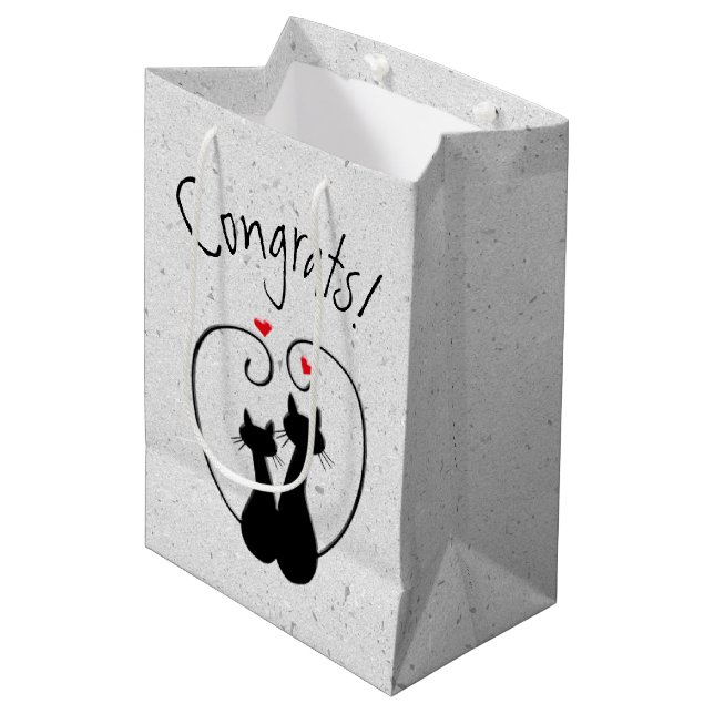 Svarta katter med röda hörn (Framsidan Vinklad)