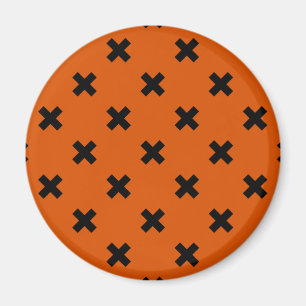 Svarta kor sytlar på orange magnet