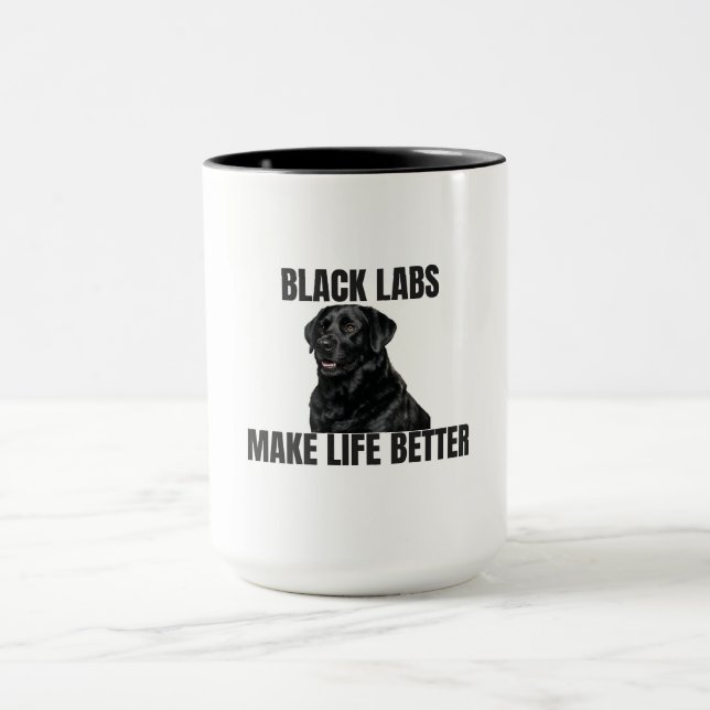Svarta Labbar Gör Livet Bättre – Vänlig Svart Lab Mugg (Center)
