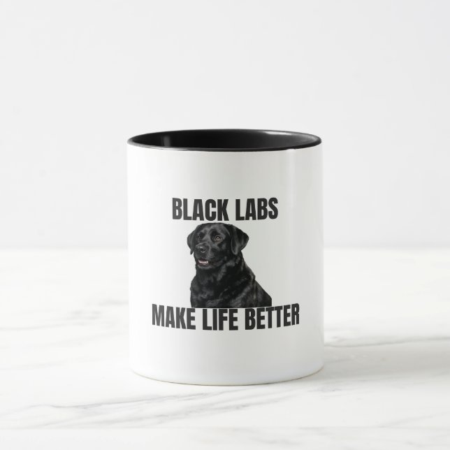 Svarta Labbar Gör Livet Bättre – Vänlig Svart Lab Mugg (Center)