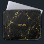 Svarta marble Stone Struktur Guld-dekortecken Laptop Fodral<br><div class="desc">Elegant av svartmarmorsten struktur med guld-accenter. Anpassade monogram.</div>
