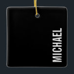 Svarta, moderna, minimalistiska Personligen Namn Julgransprydnad Keramik<br><div class="desc">Modern minimalistisk design med personlig namn i vitt, modernt sans serif font stil på svart bakgrund.</div>