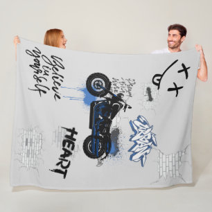 Svarta och blå motorcykel graffiti grått fleecefilt