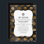 Svarta och Guld Glam Läppar Mönster Bat mitzvah Inbjudningar<br><div class="desc">Glam faux foil läppar bat mitzvah party inbjudan designad för att snabbt och enkelt kunna anpassas till dina händelsespecifikationer.</div>