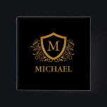 Svarta och Guld Personlig Snyggt Monogram Namn Knapp<br><div class="desc">Svarta och Guld Personlig Snyggt Monogram Namn. Om du vill göra ytterligare anpassningar klickar du på knappen "Anpassa" och användor verktyg som är utformat för att ändra mallen.</div>