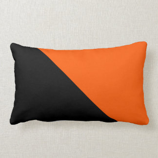 Svarta och orange halvor lumbarkudde