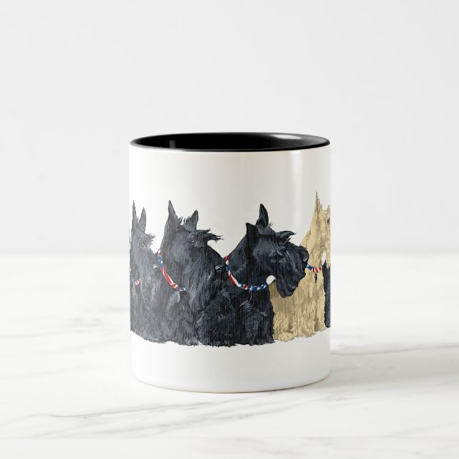 Svarta och vetehåriga skotska terrier Två-Tonad mugg (Center)