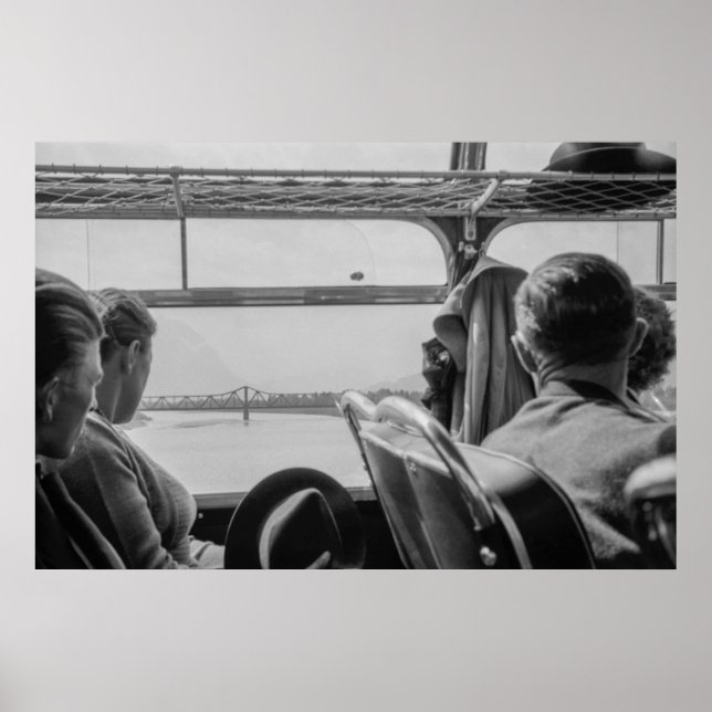 Svarta och vita 1968 Europeiska landskapssidan Bus Poster (Framsidan)