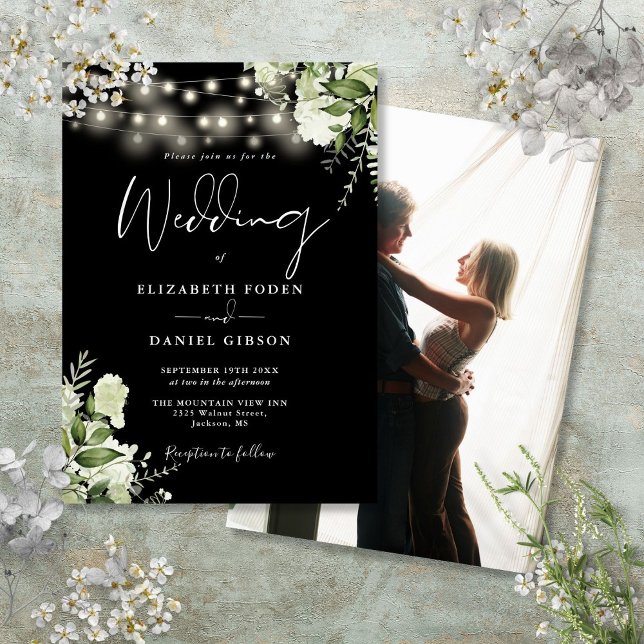 Svarta och vita blomstersträngar foto vigsel inbjudningar (Black And White Floral String Lights Photo Wedding Invitation)