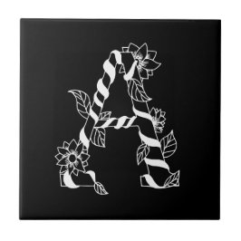 Svarta och vita Brev ’A’ med Väntblommor Kakelplatta