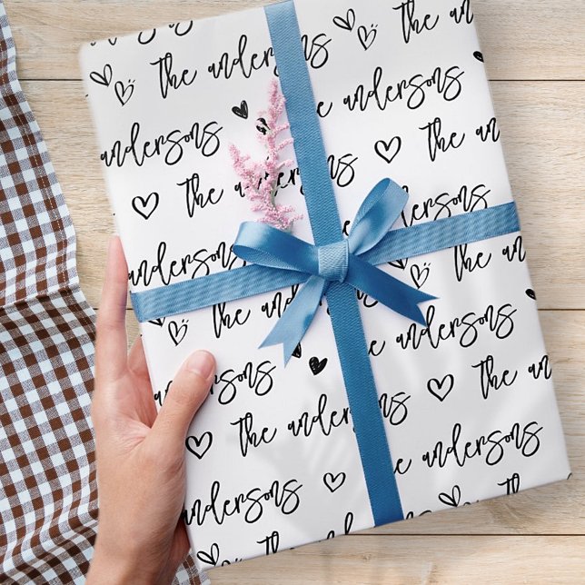 Svarta och vita din familj Namn Hearts Mönster Presentpapper (Skapare uppladdad)