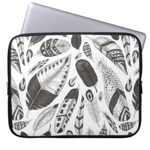 Svarta och vita fjädrar mönster laptop sleeve