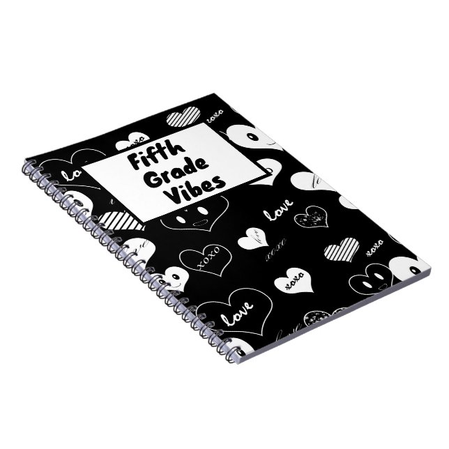 Svarta och vita Kärlek Hearts Femte Klass Vibes Anteckningsbok (Högra Sidan)