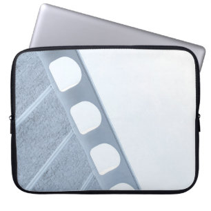 Svarta och vita metall ram laptop fodral