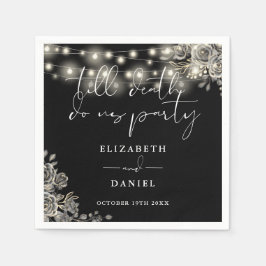 Svarta och vita rosor strängljus gotiskt bröllop pappersservett