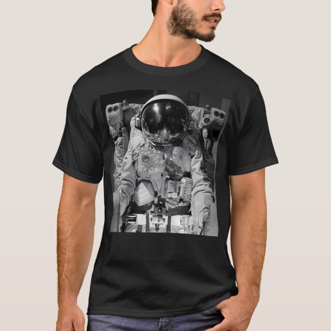 Svarta och vita rymdjordastronaut t shirt (Framsida)