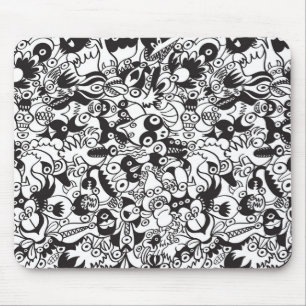 Svarta och vita skrämmande monster i Doodle Art s Musmatta