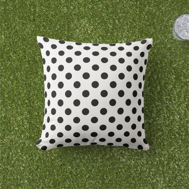 Svarta Polka dots på vit bakgrund Dekorativ kudde (Gräs)