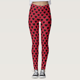 Svarta polka-hjärtan på rött leggings