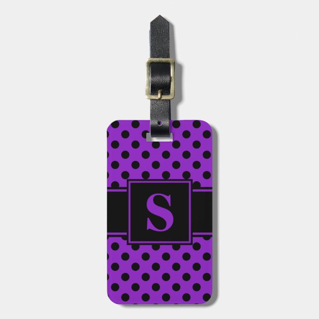 Svarta prickar på lila monogram bagagebricka (Vertikal Framsida)